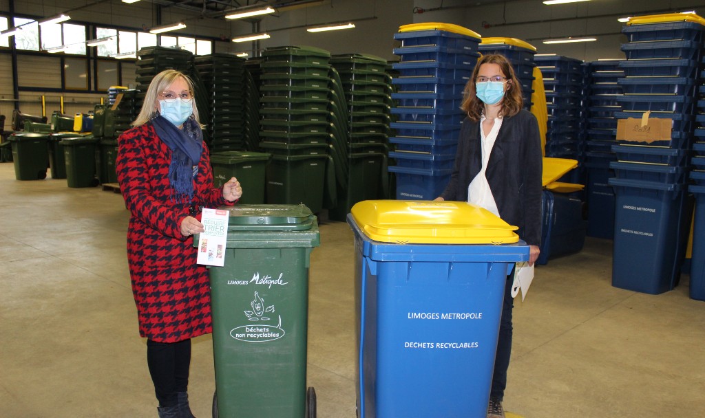 Sarah Gentil, vice-présidente en charge de la collecte des déchets et Delphine Ruchaud, chef du service collecte à la direction de la propreté