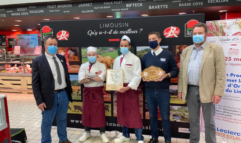 La première étape de ce tour de France a démarré en Nouvelle-Aquitaine avec la remise du prix Qualité d’Or Porc du Limousin au magasin Leclerc de Sainte-Eulalie (Gironde)