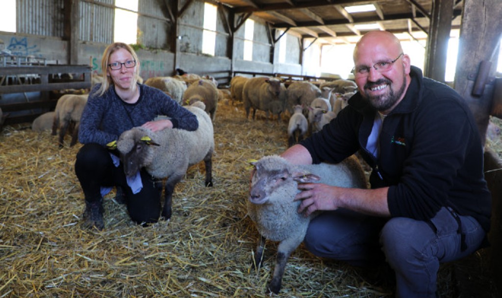 Amandine et Emmanuel Cantet se sont reconvertis ensemble à l'élevage caprin et ovin. Une nouvelle aventure professionnelle et familiale