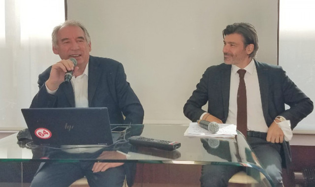 François Bayrou, Président de l'agglomération de Pau, et Maximilien Pellegrini, Directeur Général Eau France de Suez