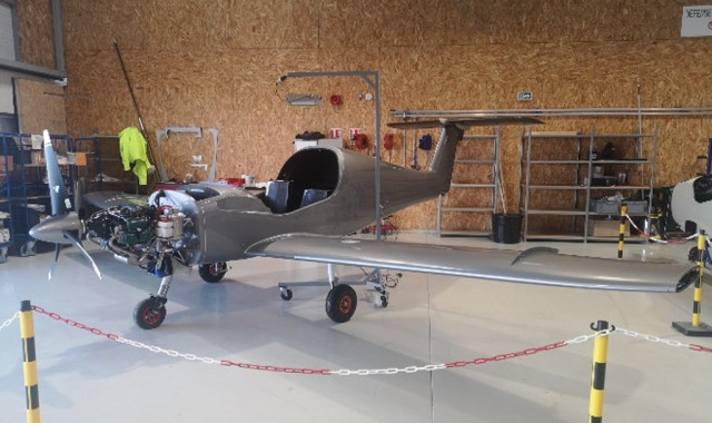 Un avion d'Elixir Aircraft en cours de montage