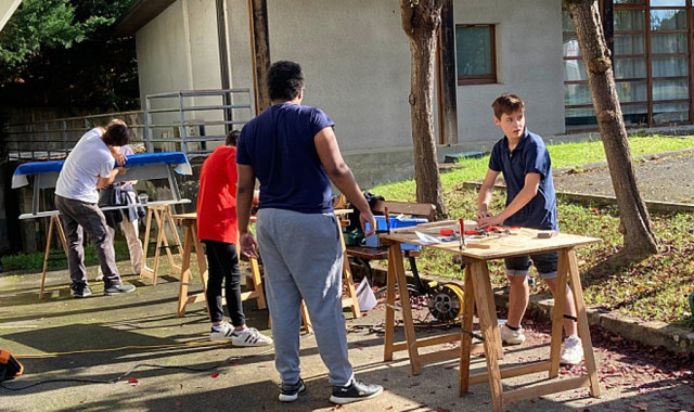 ans le cadre du programme In Système, la mission locale de Morlaàs a notamment organisé des ateliers en partenariat avec les Compagnons bâtisseurs. Objectif: remobiliser de jeunes décrocheurs autour ici du projet de rénovation de l'espace d'accueil de la Mission locale