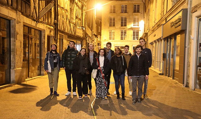 Les Jeunes Écologistes de Poitiers en marche pour l'action Light Off