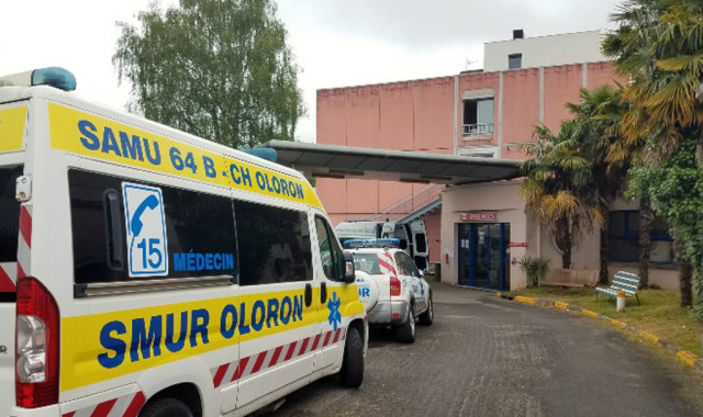 Camion du SMUR des urgences du centre hospitalier d'Olonron-Sainte-Marie
