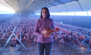 Magali Mandon a chois de se reconvertir dans l’élevage de poulets Label Rouge