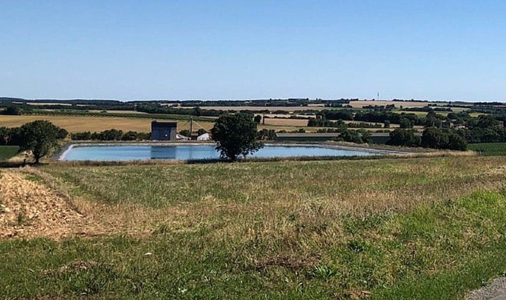 Une bassine agricole en Charente
