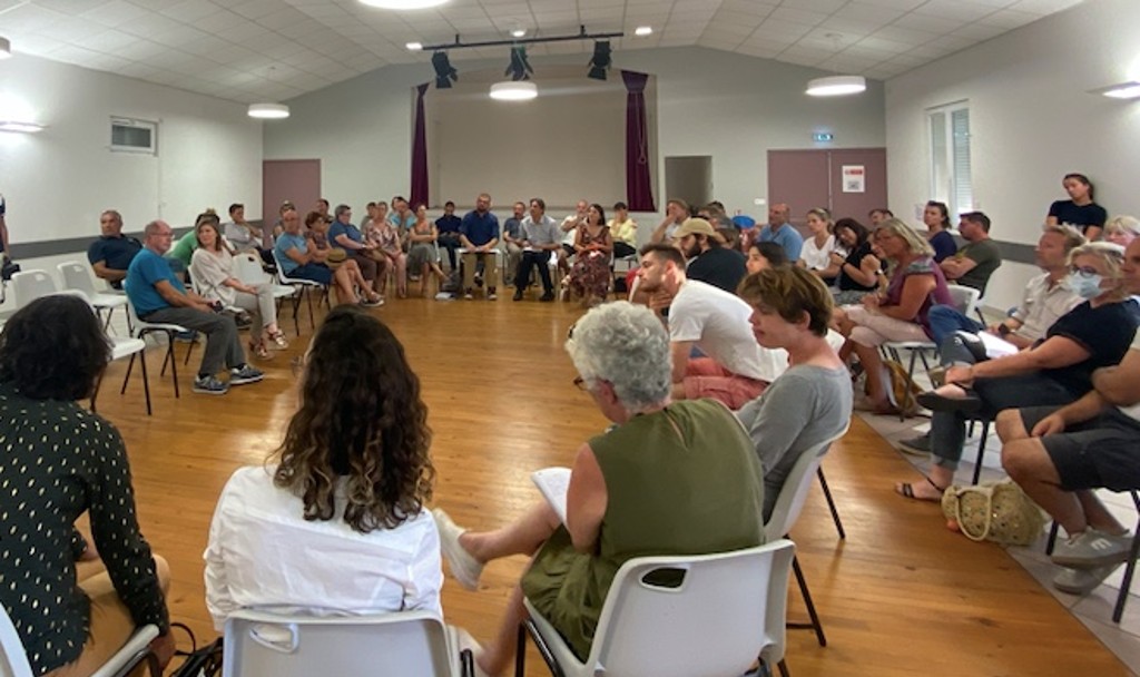 Une centaine d'habitants des communes du Pays d'Aunis étaient présentes à la réunion d'informations organisée à Montroy le 26 juillet