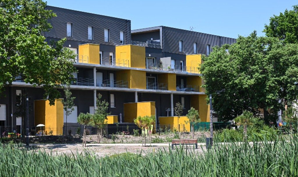 317 logements ont été construits par Mésolia au sein de la résidence Ardillos à Mérignac, dont 12 appartements adaptés aux personnes souffrant de lourds handicaps physiques