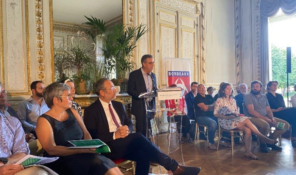 Le maire de Bordeaux, Pierre Hurmic, et les élus municipaux lors de l'habituelle conférence de presse de rentrée