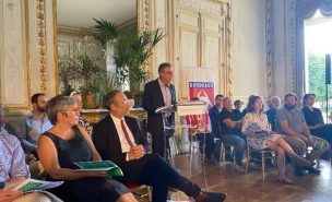 Le maire de Bordeaux, Pierre Hurmic, et les élus municipaux lors de l'habituelle conférence de presse de rentrée