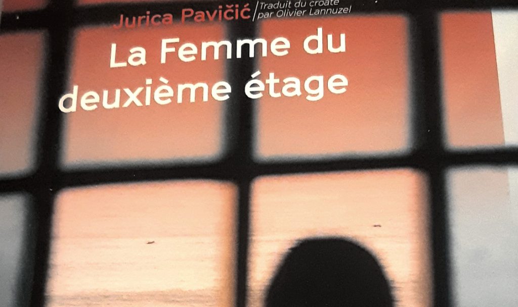 Couverture du livre de Jurica Pavičić : La femme du deuxième étage traduit du croate par Olivier Lannuzel- Éditions Agullo- 224 pages- septembre 2022- 21,50 €