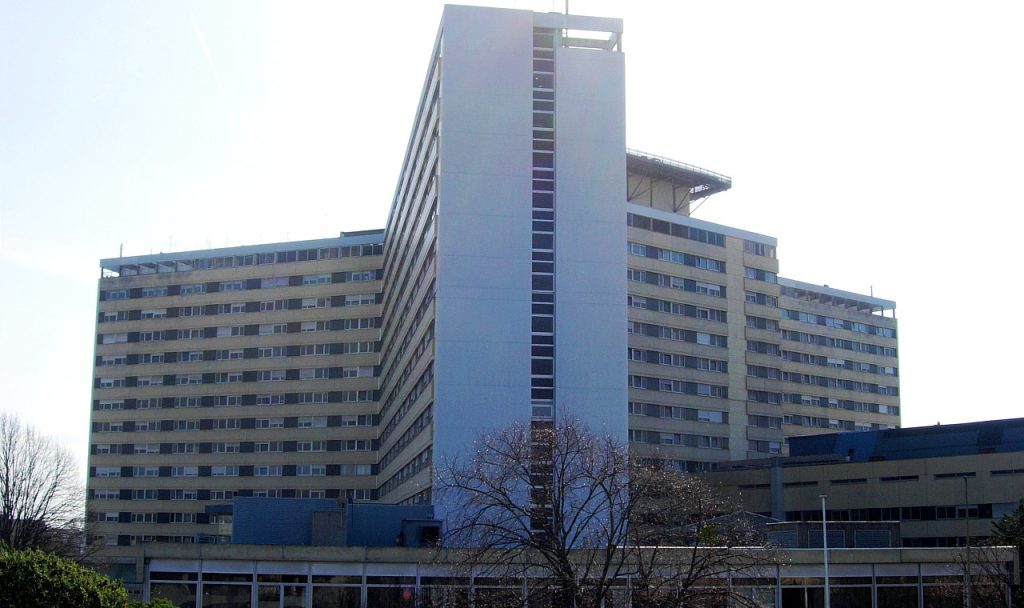 L'hôpital Pellegrin - Centre Hospitalier Universitaire de Bordeaux.