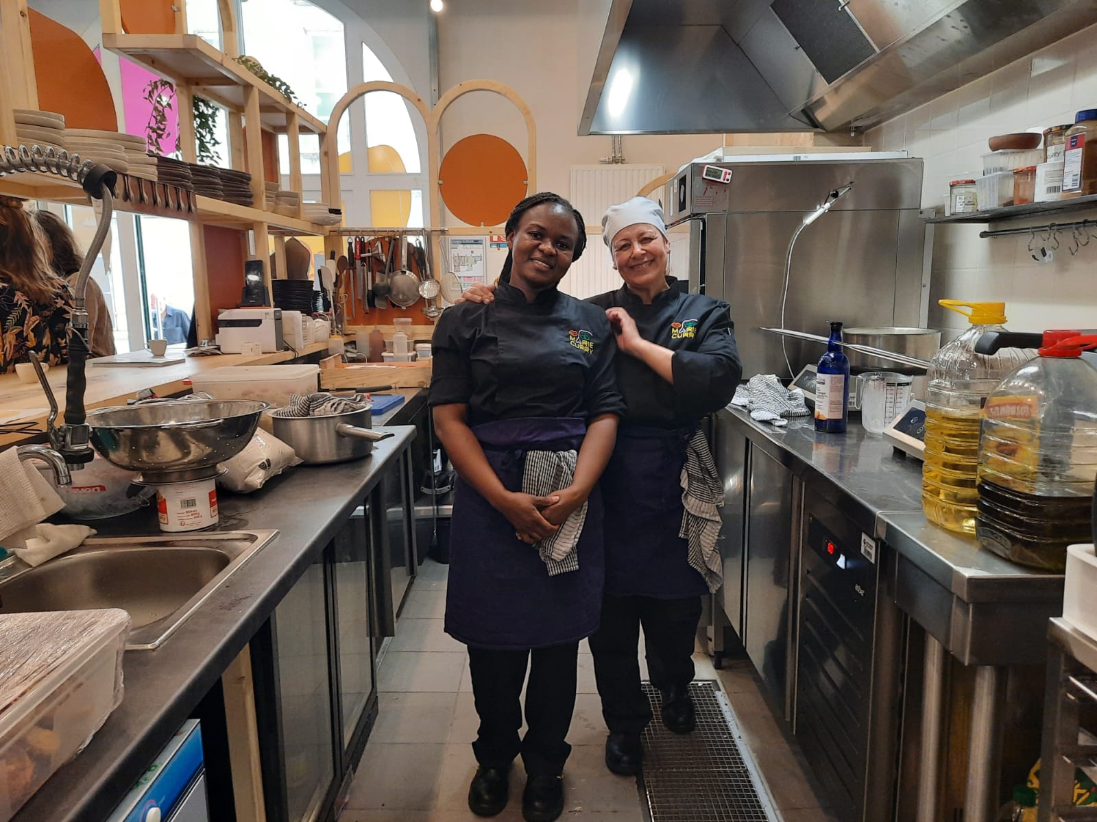 Doliane du Congo Brazzaville et Fatima de Syrie travaillent depuis l'ouverture (février 2023) au restaurant Marie Curry à Bordeaux.