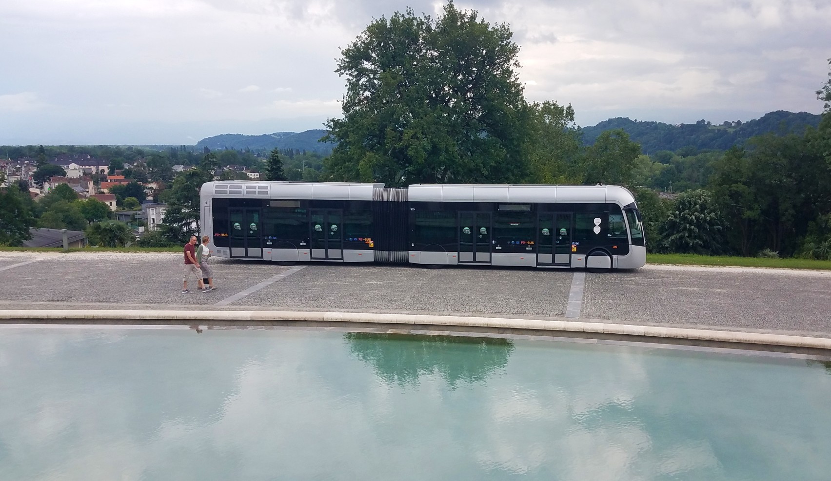 Le bus fébus en exposition au Palais beaumont, lors des journées hydrogène à Pau