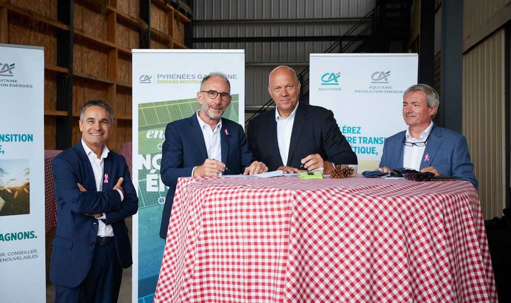 Les directeurs généraux et présidents des Caisses régionales Aquitaine et Pyrénées Gascogne signent une convention de coopération