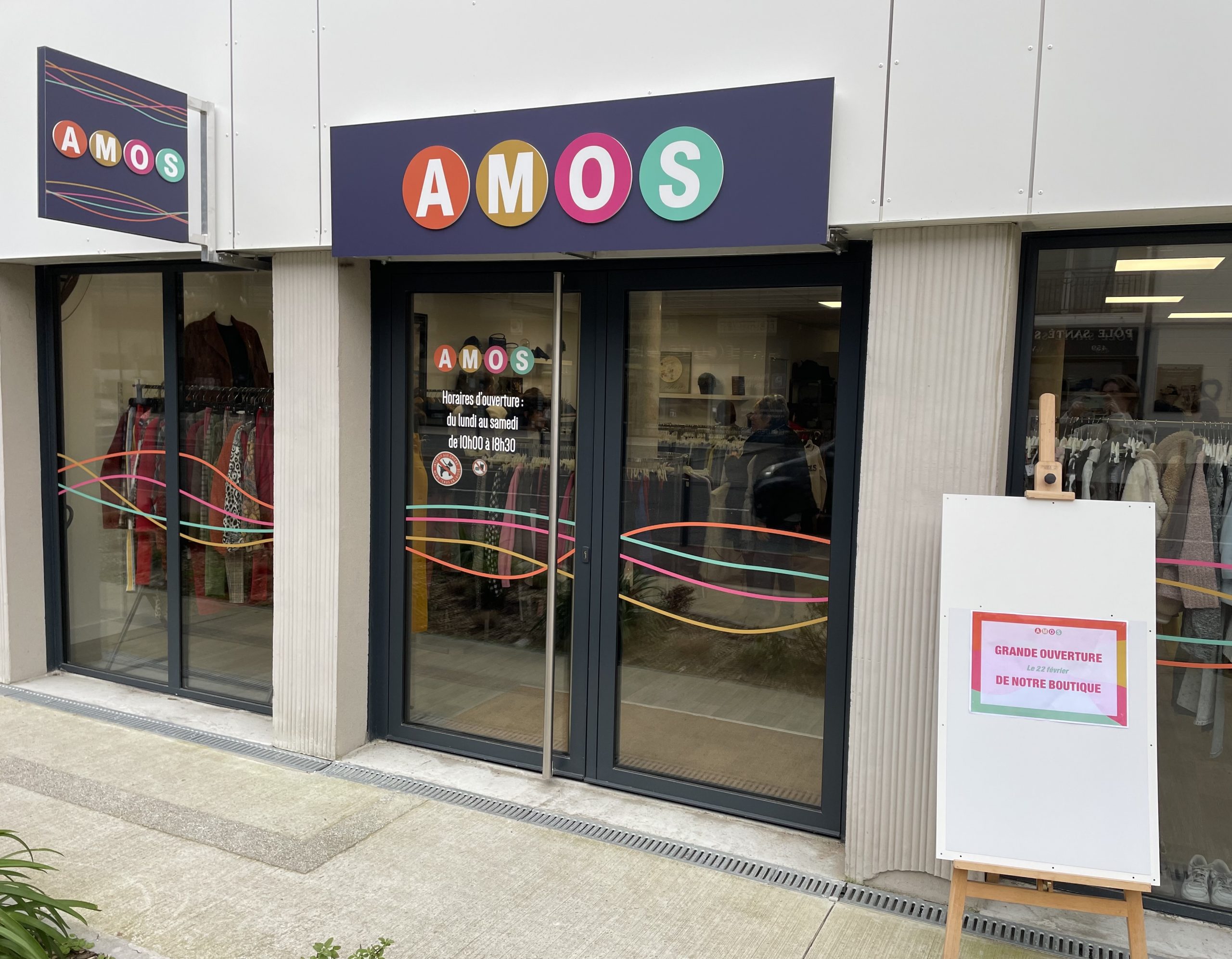 Devanture de la nouvelle boutique AMOS.