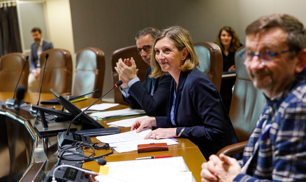 Christine Bost sourit après son élection à la présidence de la Bordeaux Métropole