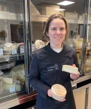 Après l'ouverture de sa fromagerie en centre-ville de Limoges, Marion Lachaise a ouvert une laiterie urbaine.