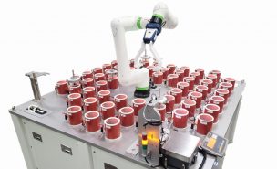 un robot doté d'un bras autonome pour la vinification du vin rouge