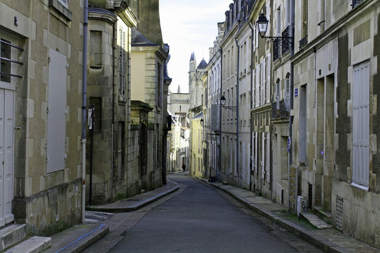 Une petites rue du centre ancien de Poitiers