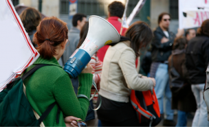image d'illustration : des jeunes lors d'une manifestation