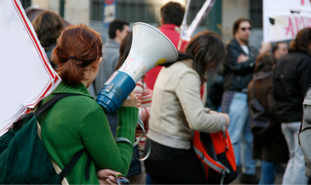 image d'illustration : des jeunes lors d'une manifestation