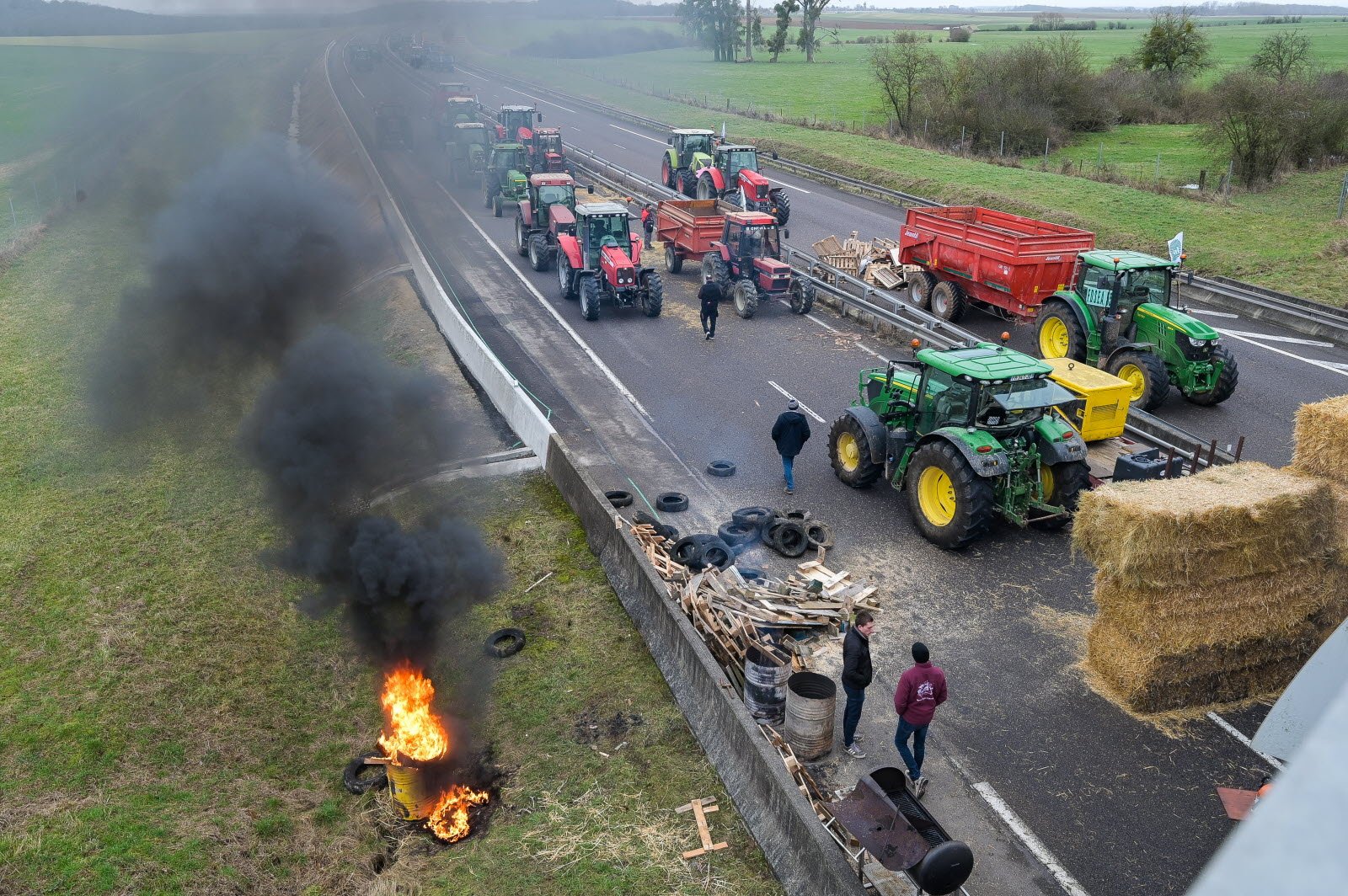 dermatose nombreux axes routiers toujours bloqués, on fait le point sur la mobilisation dans le sud ouest ce mercredi 17 décembre