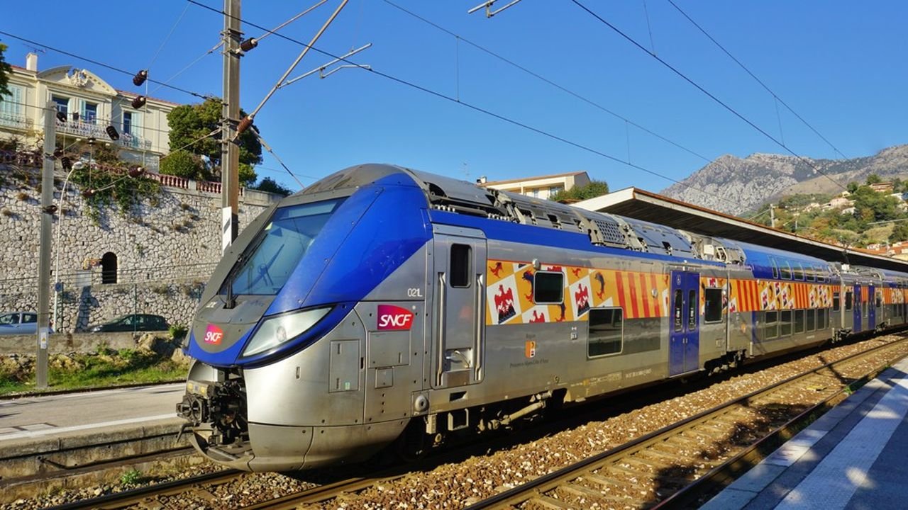 menton,,france, 21,dec,2017 ,view,of,a,train,express