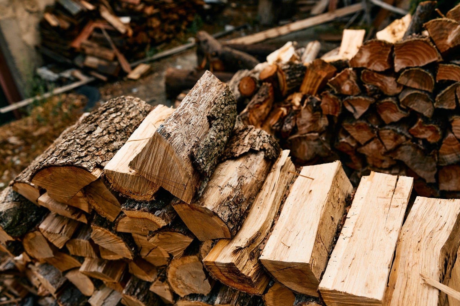 c'est officiel depuis le 1er janvier 2026, le chauffage au bois est désormais strictement interdit dans ces 297 communes, les foyers concernés