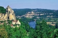 Le château de Castelnaud domine la vallée de la Dordogne (24)
