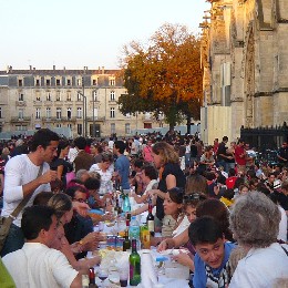 Bordeaux 2013 - Pique nique géant place Pey Berlan à Bordeaux