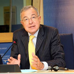 M. Alain Lamassoure, Député européen