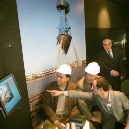 Ferran Yusta-Garcia, commissaire d'expo, Vincent Feltesse et Alain Juppé en chefs de chantier prêts pour la photo