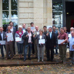 Photo de famille des vignerons bio récompensés au concours Expression des Vignerons Bio d'Aquitaine 2011