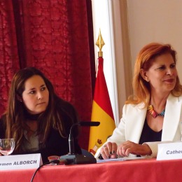 La traductrice méritante du débatsur la parité politique franco/espagnole et Carmen Albroch
