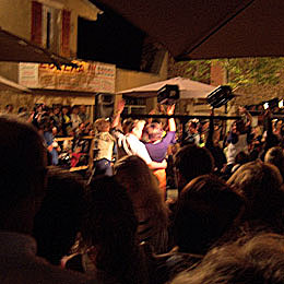Lorsque les danseurs amateurs prennent possession des scènes du festival off, l'ambiance andalouse est assurée dans les rues montoises!