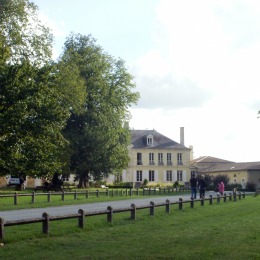 Le centre équestre du Domaine de la Burthe.