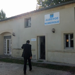 L'entrée de la nouvelle Auberge numérique, sur le site de l'AEC à Bacalan (Bordeaux)