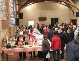 La salle capitulaire des Jacobins de Saint sever rassemble cuisiniers et visiteurs curieux et gourmands 