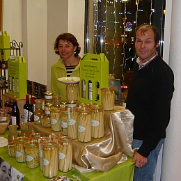 M.et Mme Camus du Domaine de Tout l'y Faut à Marcillac dans le Blayais membre du Réseau Bienvenue à la Ferme et producteurs d'asperges et de vin 