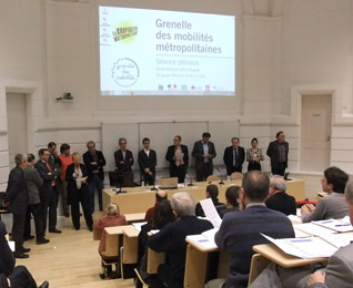 Les présidents et rapporteurs des six ateliers thématiques de travail présentés lors du lancement du Grenelle des mobilités (26/01/12)
