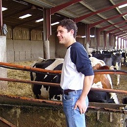 Gaël, 23 ans producteur à Aire sur l'Adour croit à la production laitière 