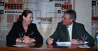 Mme Robert-Besse et Joël Aubert au Club de la presse de Bordeaux
