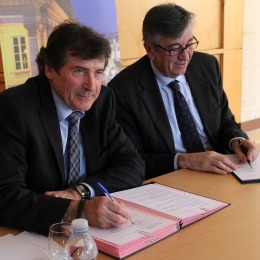 Signature de la convention entre le SMIDDEST et Bordeaux Grands Evénements