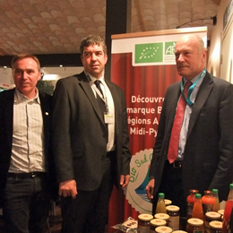 de droite à gauche: Alain Rousset, Président du Conseil Régional d’Aquitaine, Vincent Labarthe, Vice-président du Conseil régional de Midi-Pyrénées en charge de l’agriculture et de l’agroalimentaire, Philippe Lassalle Saint-Jean, Président d’ARBIO Aquitai