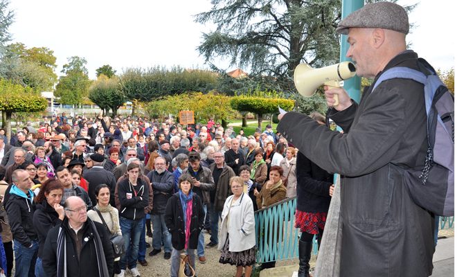 300 personnes ont manifesté pacifiquement contre la venue de Marie Le Pen en Dordogne