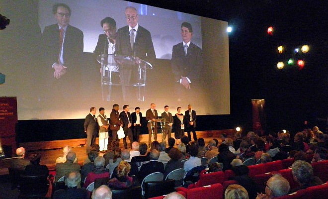 Alain Rousset entouré d'élus aquitains et d'une partie du jury du 24ème Festival du Film d'Histoire de Pessac