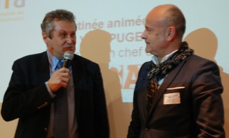 Laurent Dulau, nouveau président de l'ARDIA aux côtés de Thierry Blandinières, ancien président 