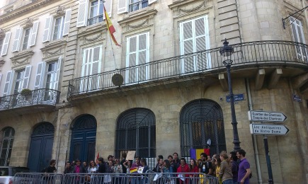 Des manifestants à Bordeaux en faveur d'un référendum pour choisir entre la monarchie et la république en Espagne