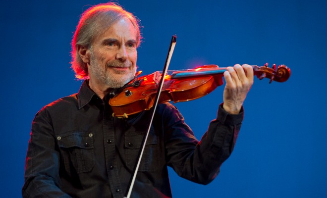 Le violoniste Jean-Luc Ponty donnera un concert en compagnie de Stanley Clarke et Biréli Lagrène au loft culturel Les Bourdaines de Seignosse le vendredi 22 août 2014.